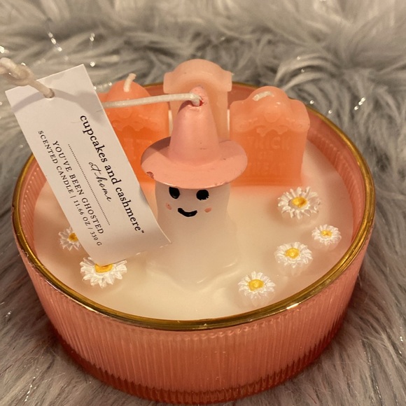 BNWT CUPCAKES & CASHMERE Pink Floral Ghost Viral Halloween Candle - Picture 2 of 5